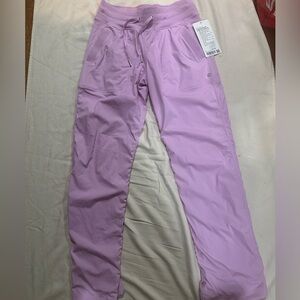 LULULEMON- Dance Studio MR
Lined Pant *Regular